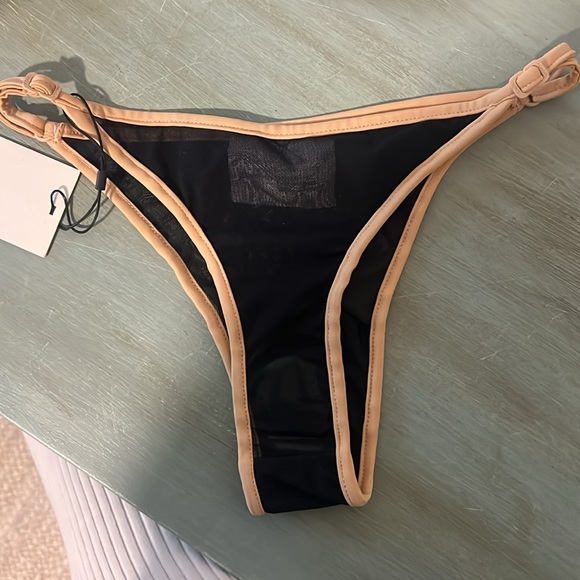 Acacia bralette and underwear set in L - Picture 2 of 2